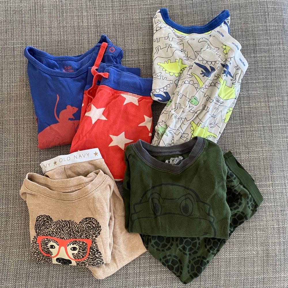 Lot of 4 sets toddler pajamas